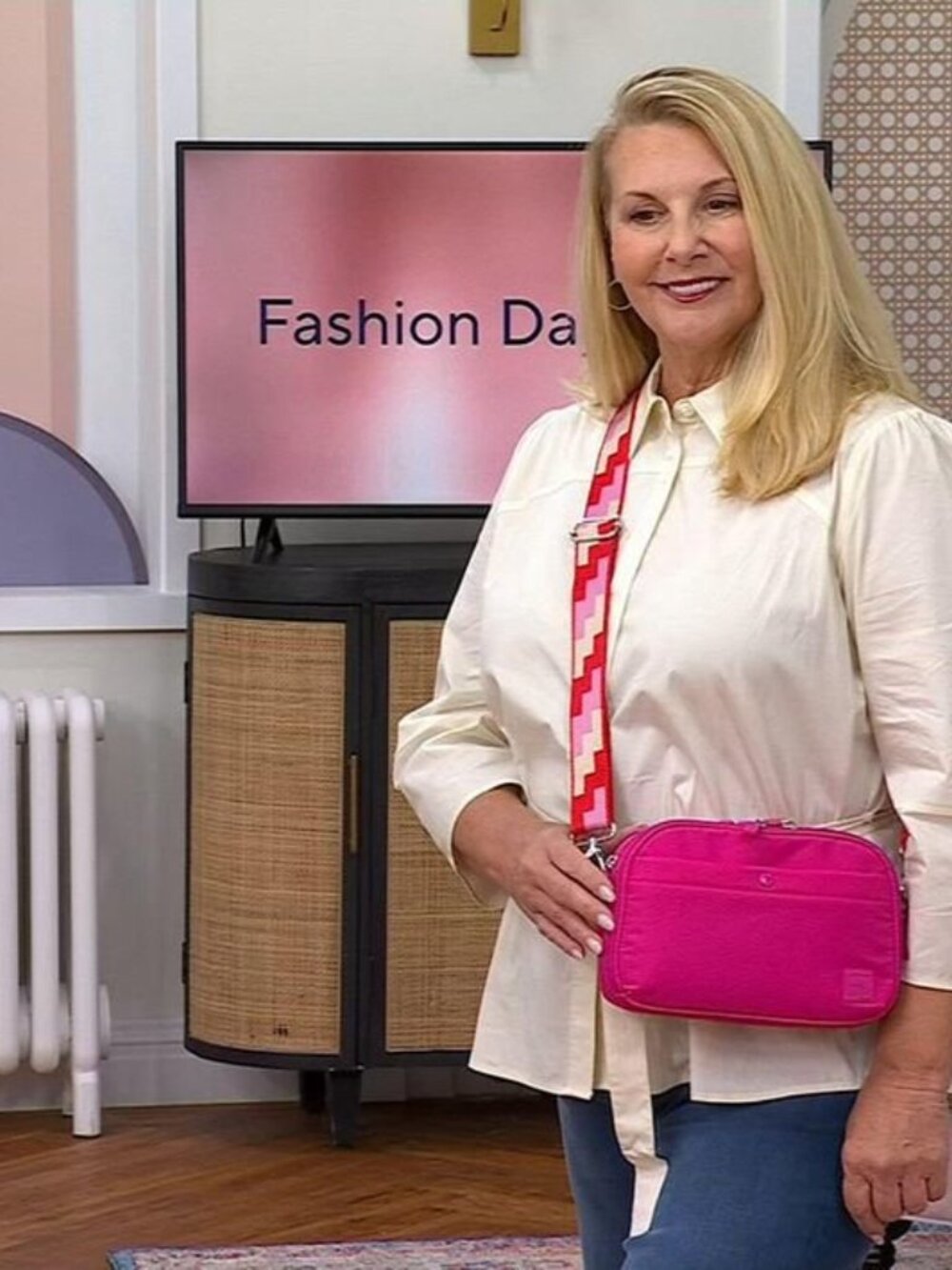 EUC IHKWIP Day To Day Convertible Crossbody Bag - Vibrant Pink